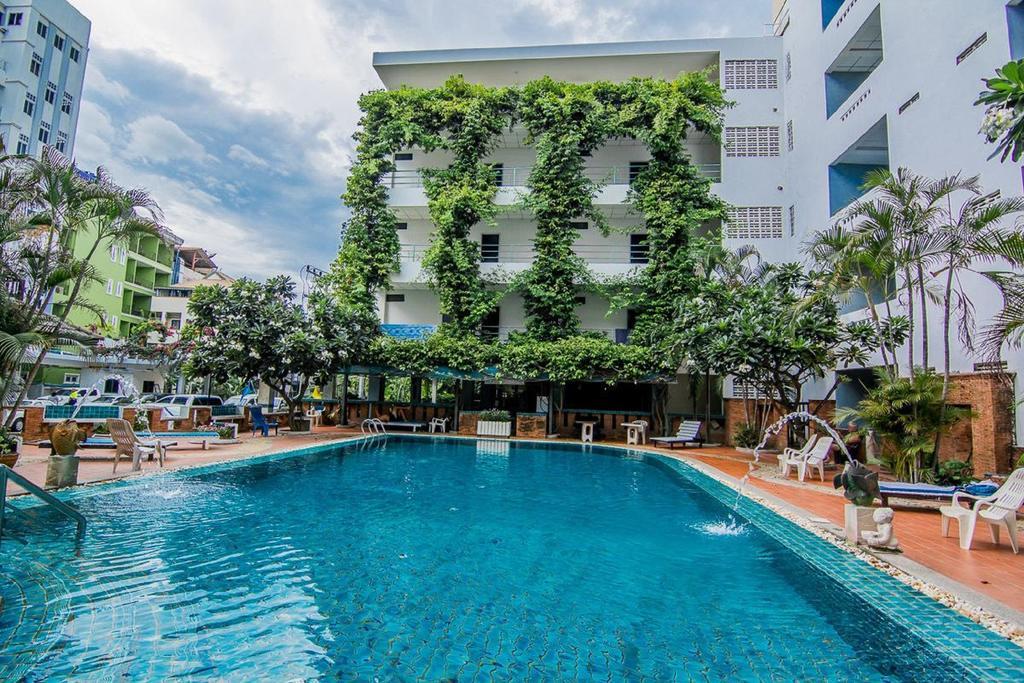 Sutus Court 4 Hotel Pattaya Buitenkant foto