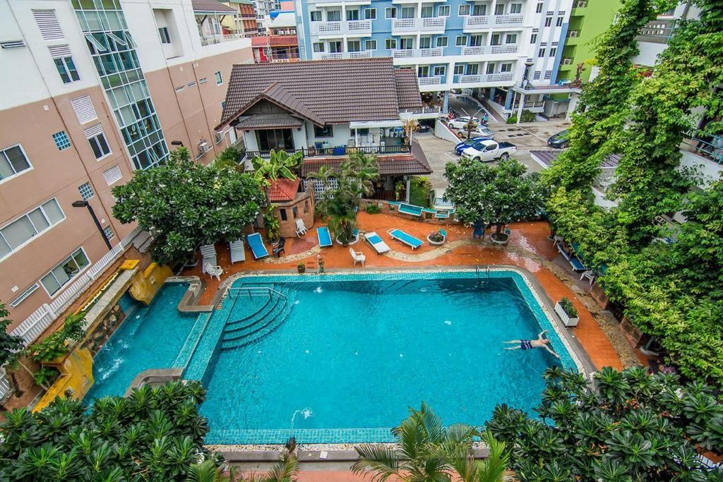 Sutus Court 4 Hotel Pattaya Buitenkant foto