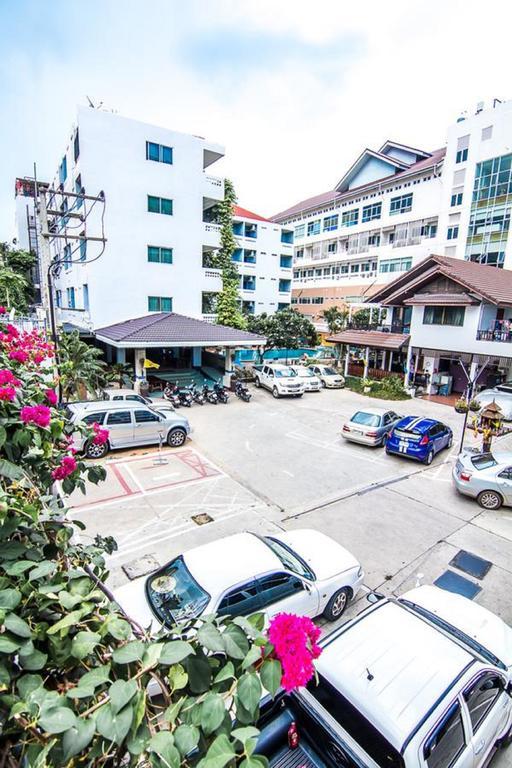 Sutus Court 4 Hotel Pattaya Buitenkant foto