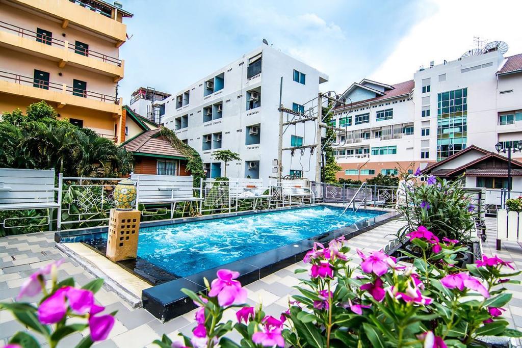 Sutus Court 4 Hotel Pattaya Buitenkant foto