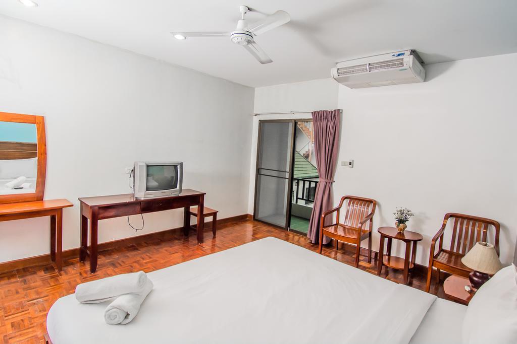 Sutus Court 4 Hotel Pattaya Buitenkant foto