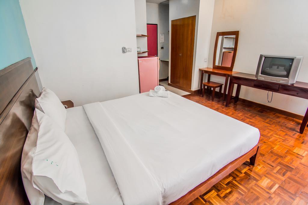 Sutus Court 4 Hotel Pattaya Buitenkant foto