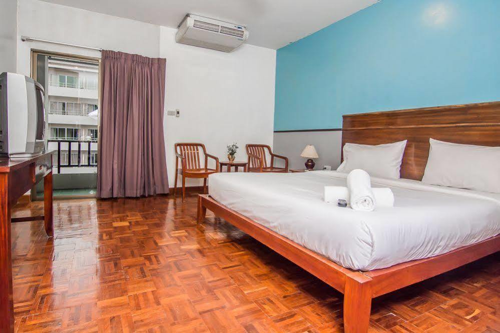 Sutus Court 4 Hotel Pattaya Buitenkant foto