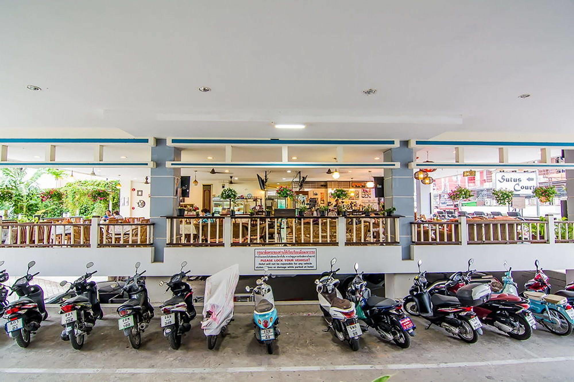 Sutus Court 4 Hotel Pattaya Buitenkant foto