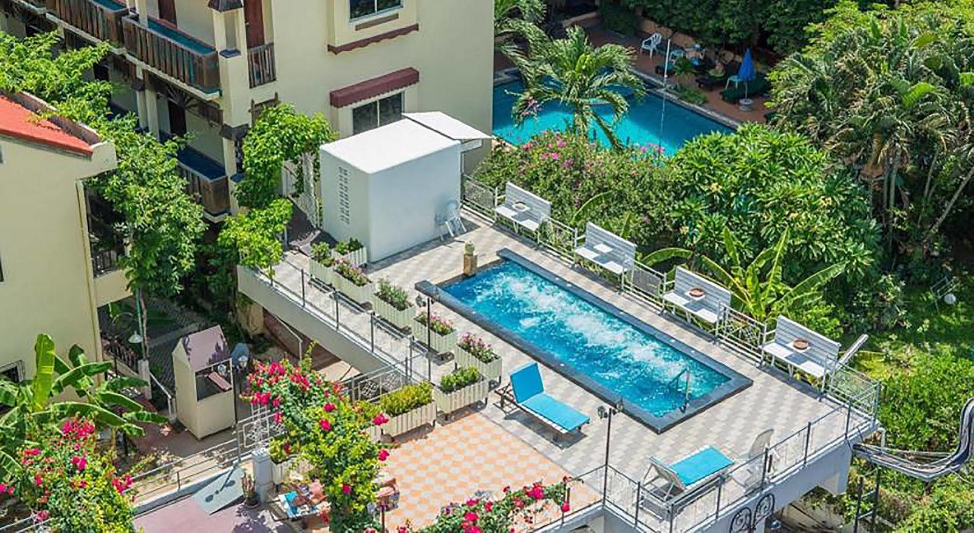 Sutus Court 4 Hotel Pattaya Buitenkant foto