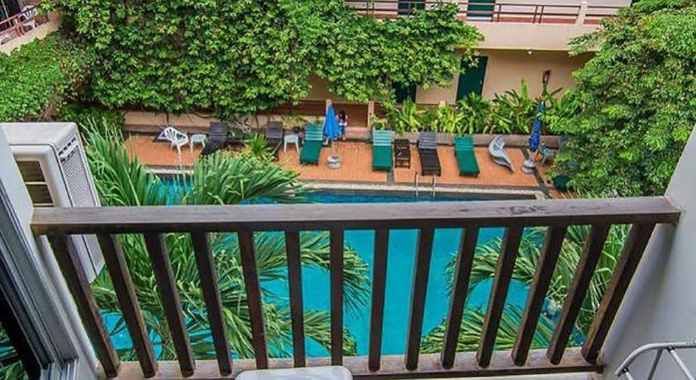 Sutus Court 4 Hotel Pattaya Buitenkant foto