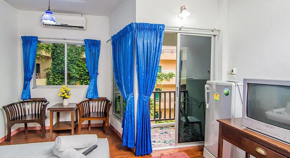 Sutus Court 4 Hotel Pattaya Buitenkant foto